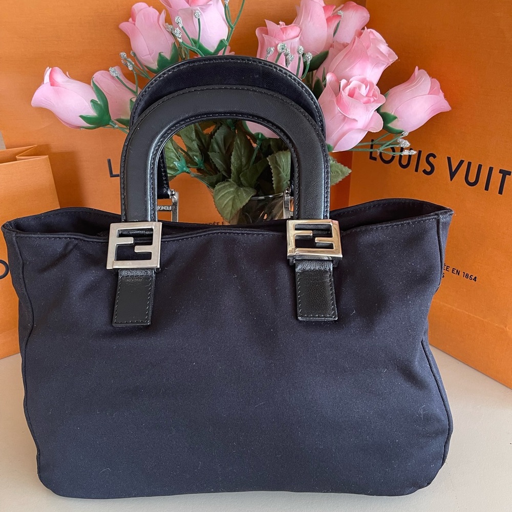 🖤🖤🖤Fendi nylon handbag with pouch❤️💼 - Picture 2 of 15